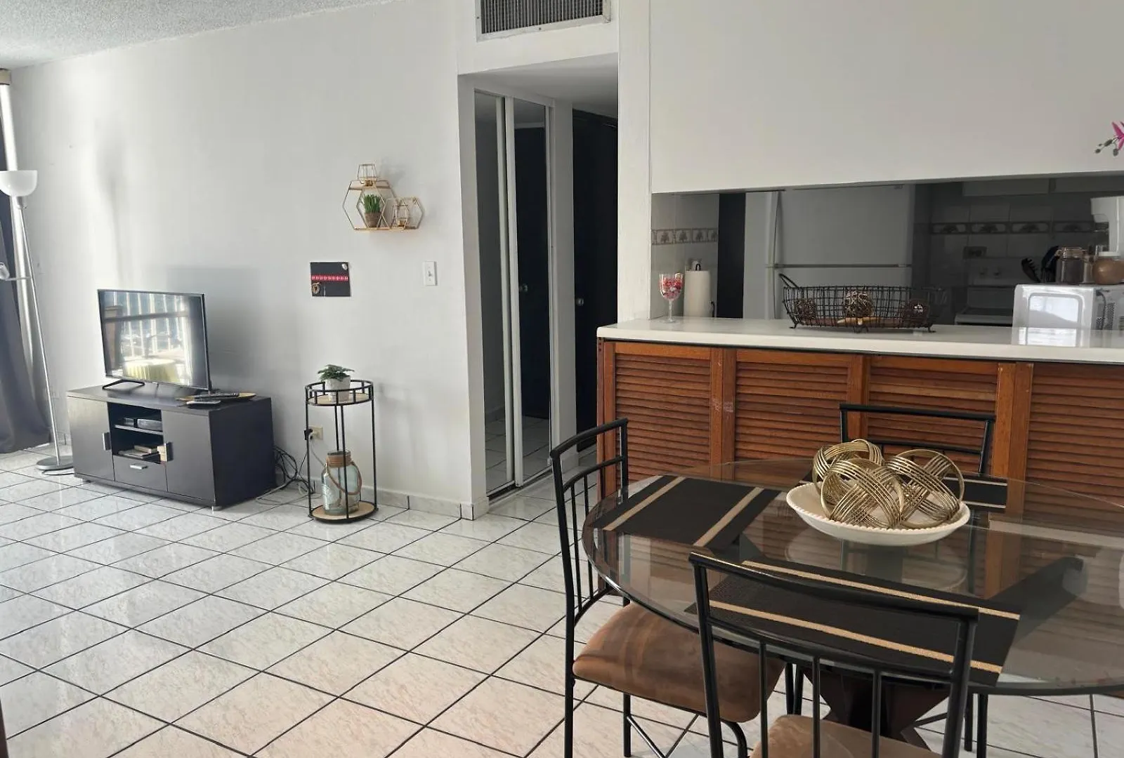 Marbella Apartments San Juan